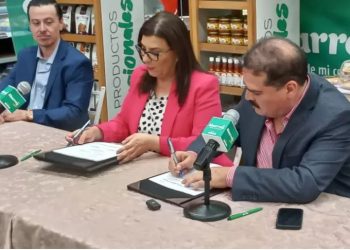 Firman convenio Abarrey y autoridades de la Secretaría de Economía de Sonora.