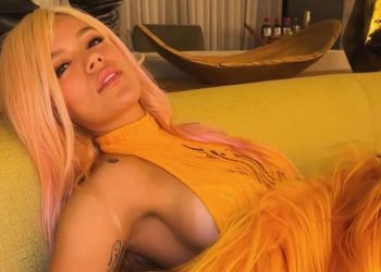 Karol G anuncia ‘Si antes te hubiera conocido’, su nueva canción para el verano.