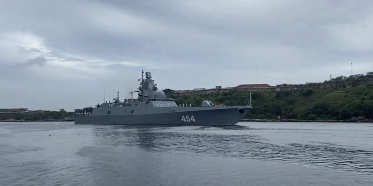 Un submarino nuclear y buques de guerra rusos llegan a Cuba; “son ecos de la Guerra Fría”, considera académico.