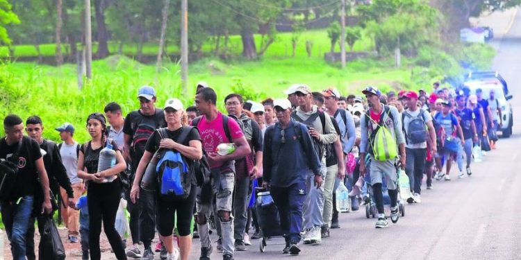 Someterán a referéndum en Arizona ley que criminaliza a migrantes.