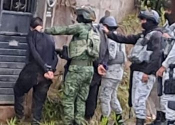 Detienen a tres indígenas tzeltales por su presunta participación en la masacre de una familia en Pantelhó, Chiapas.