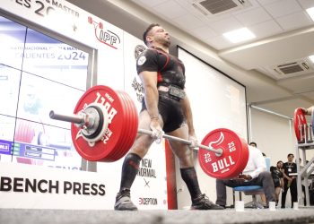 Levantando el nombre de México: Coach Tec Sonora va a mundial de Powerlifting.
