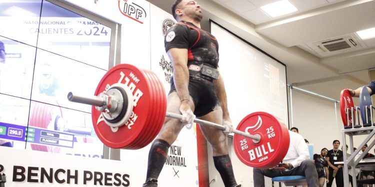 Levantando el nombre de México: Coach Tec Sonora va a mundial de Powerlifting.