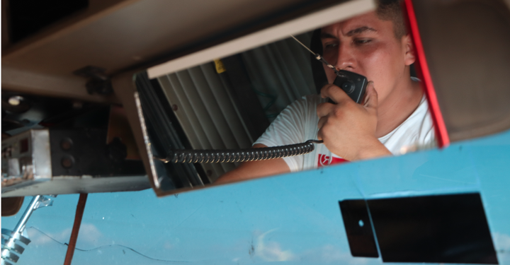 Traileros denuncian extorsiones por policías municipales en Santa Ana.