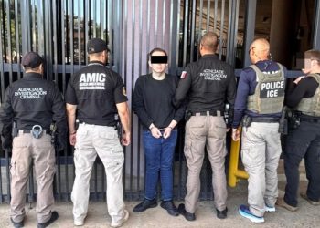 Aseguran a presunto traficante de personas en Nogales.