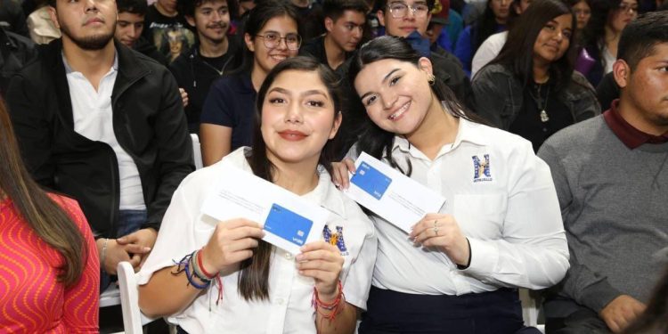 Gobernador Durazo beneficia a estudiantes con presupuesto histórico en Sonora.