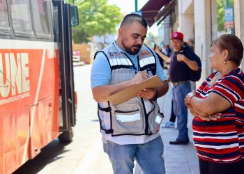 Verifica Contraloría Sonora sistema de transporte público y centros de credencialización.