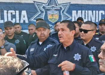 Policías de San Luis Río Colorado protestan y exigen certidumbre laboral tras nuevo decreto estatal.