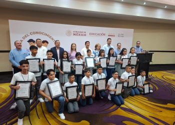 Premia SEC Sonora a ganadores de la Olimpiada del Conocimiento Infantil 2024.