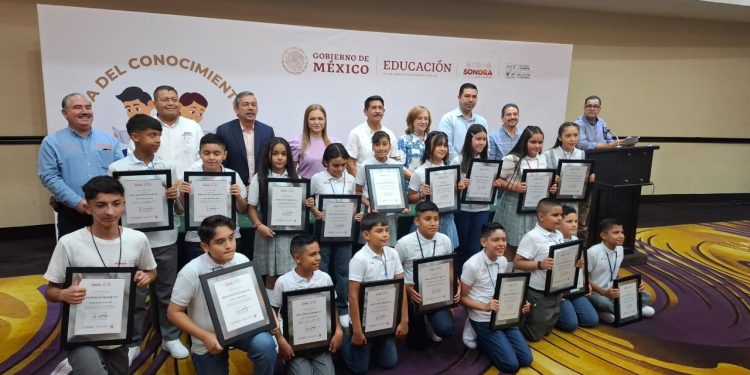 Premia SEC Sonora a ganadores de la Olimpiada del Conocimiento Infantil 2024.