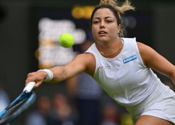 La mexicana Renata Zarazúa hace historia en Wimbledon, pese a caer ante Raducanu.
