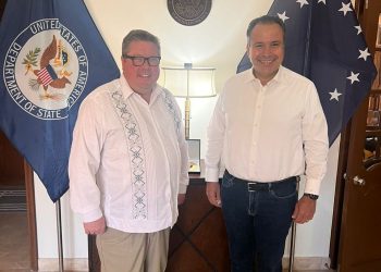 Reconoce Toño Astiazarán a policía municipal por ganar concurso internacional DARE.