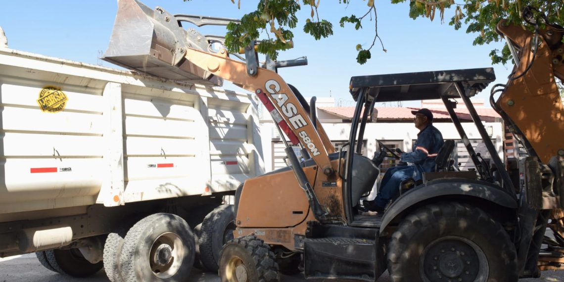 Lleva Ayuntamiento de Hermosillo jornada de descacharre a Romanza Residencial.