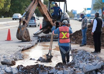Agua de Hermosillo gasta 50 mdp al año solo en reparar fugas; reportan mil al mes.