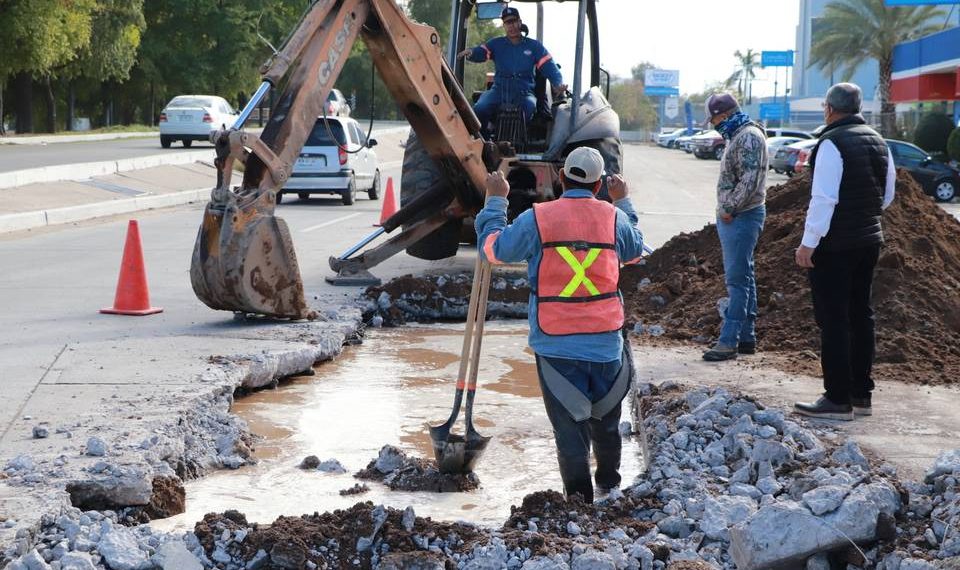 Agua de Hermosillo gasta 50 mdp al año solo en reparar fugas; reportan mil al mes.