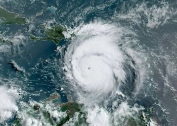 Huracán “Beryl” deja inundaciones y muertos en el Caribe; avanza hacia Jamaica.