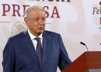 AMLO incurrió en uso indebido de programas sociales y coacción al voto en campañas, señala Tribunal Electoral.