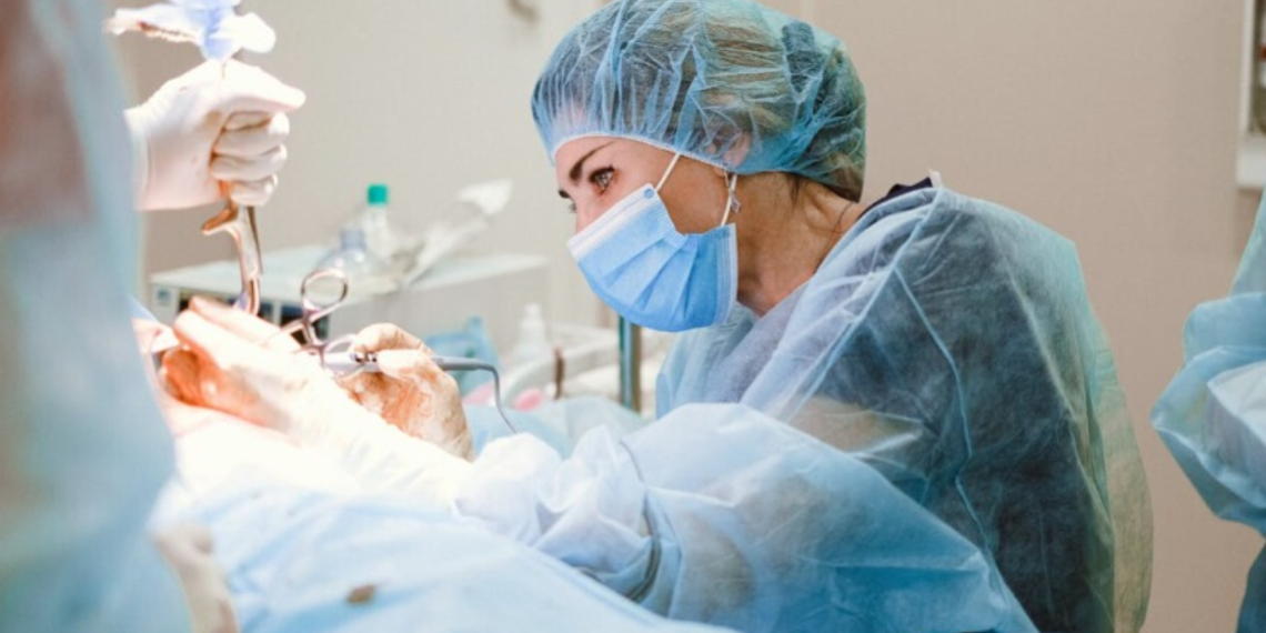 ¡Contra el tiempo! Médicos del IMSS realizan tres trasplantes de corazón en menos de 48 horas.