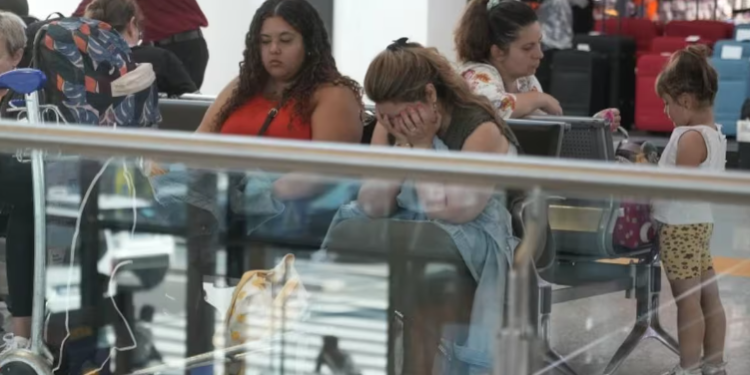 Microsoft Windows falla a nivel global frenando vuelos, bancos y medios de comunicación.