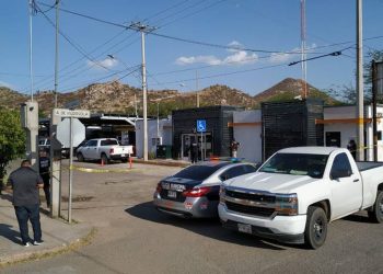 Dos hombres fueron custodiados tras llegar con heridas de bala a Comandancia Centro.