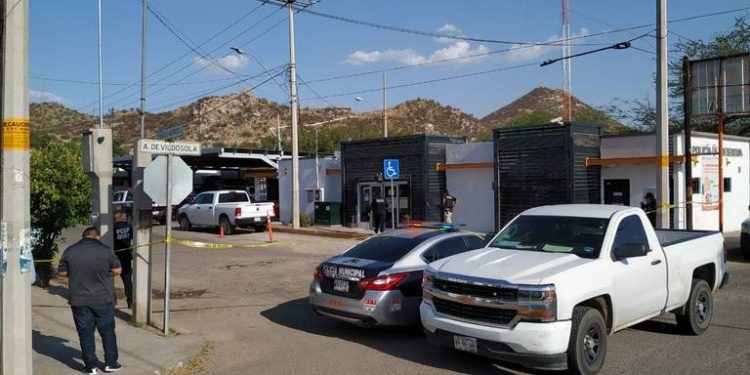 Dos hombres fueron custodiados tras llegar con heridas de bala a Comandancia Centro.