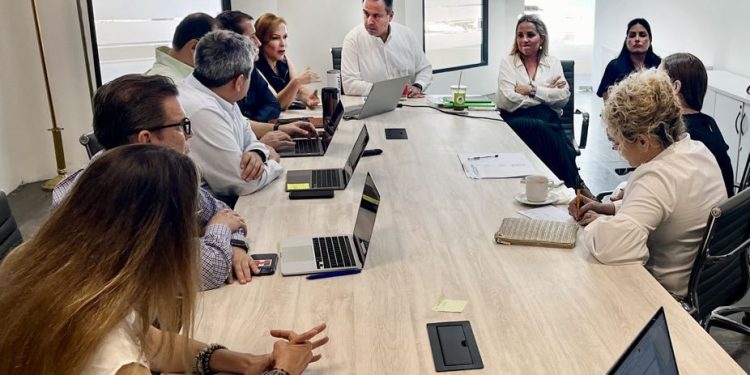 Encabeza Toño Astiazarán reunión de avances del proceso entrega- recepción de dependencias del gobierno municipal.