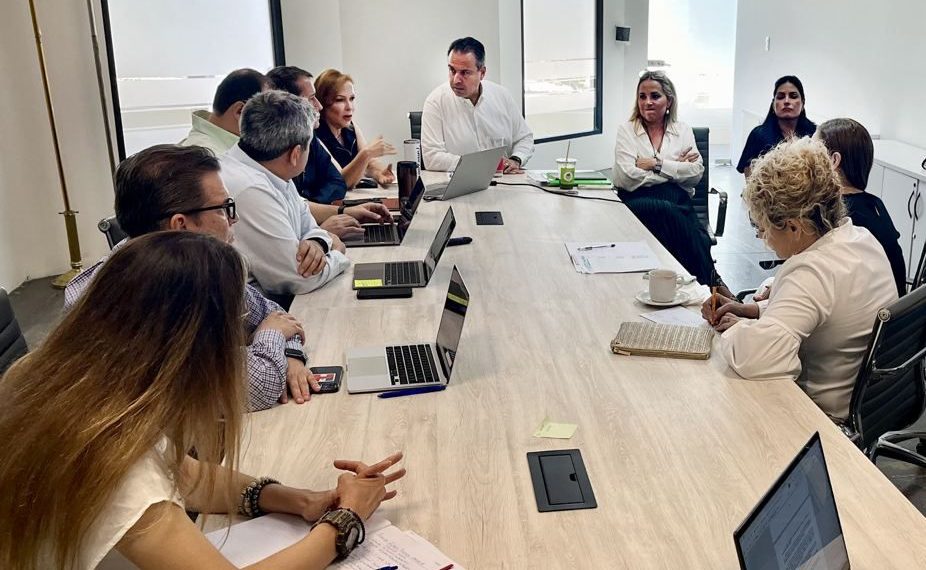 Encabeza Toño Astiazarán reunión de avances del proceso entrega- recepción de dependencias del gobierno municipal.