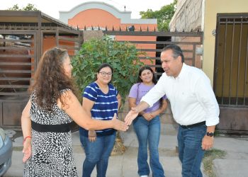 Entrega Toño Astiazarán rehabilitación de Parque La Esperanza.