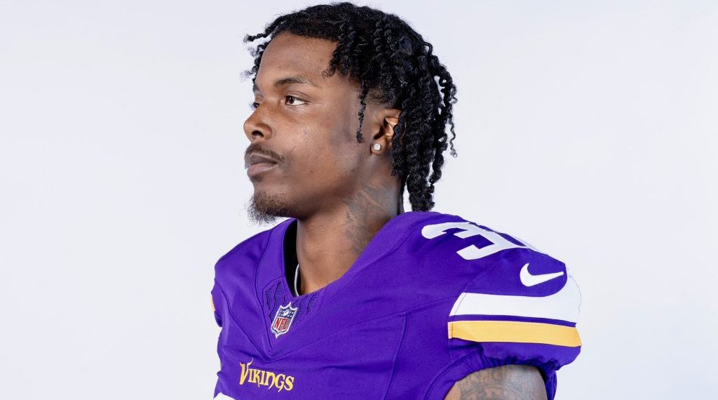 Khyree Jackson, esquinero que debutaría este año en la NFL con los Vikings, muere en accidente de auto a los 24 años de edad.