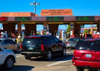 Fallas de Microsoft afectan garitas de Sonora: Caos y largas filas.