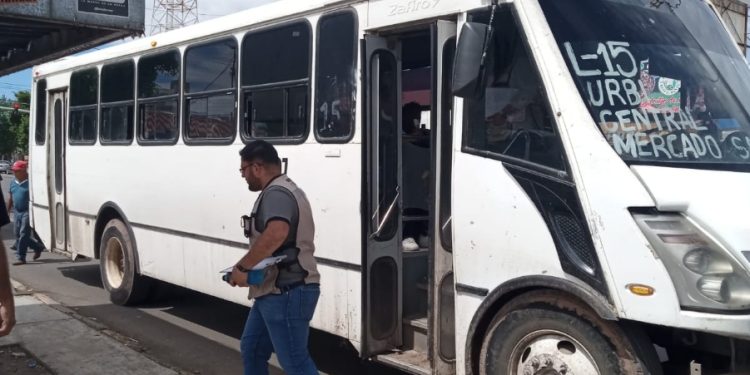 Supervisa Imtes unidades de transporte para verificar que se respete el cobro de tarifa especial.