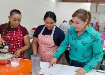 Instructoras del Icatson reciben beca para estudiar en Taiwán.