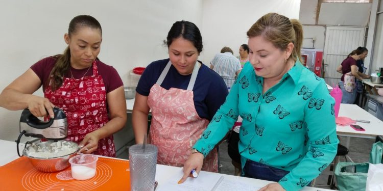 Instructoras del Icatson reciben beca para estudiar en Taiwán.