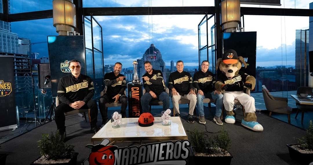 Naranjeros celebra su campeonato XVII en la capital del país.