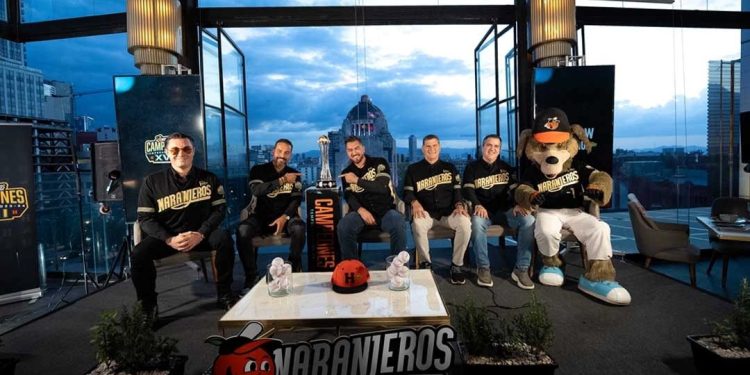 Naranjeros celebra su campeonato XVII en la capital del país.