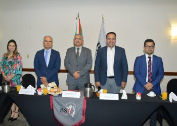 Reconoce Toño Astiazarán a integrantes de la Barra Sonorense de Abogados.