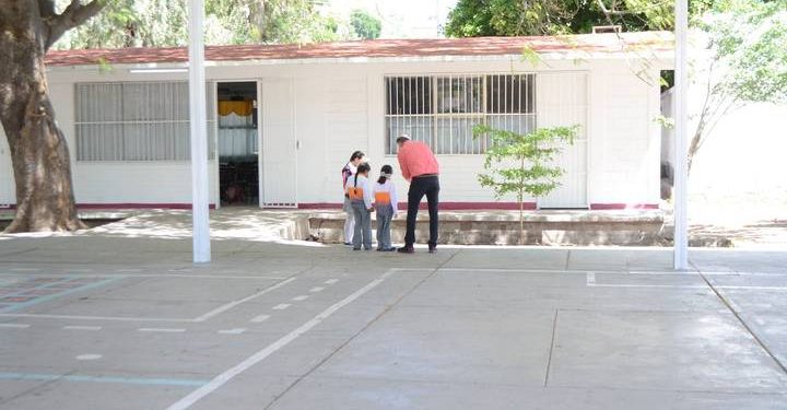 Secretaría de Educación en Sonora contratará veladores para vigilar escuelas en vacaciones.