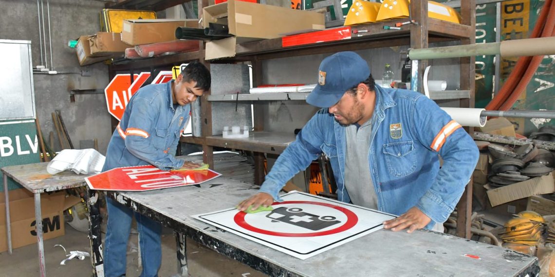 Resuelve Gobierno de Hermosillo faltantes en señalamientos verticales.