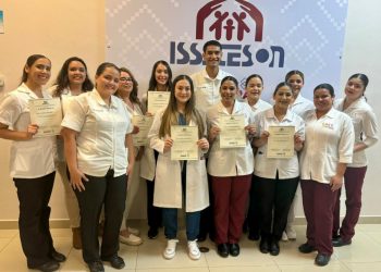 Terminan 51 estudiantes el servicio social en Isssteson.