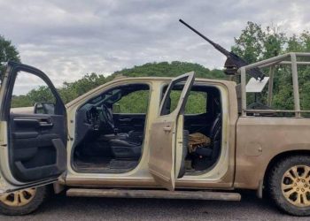 Arrestan a cinco sujetos con armas y vehículos clones del Ejército.