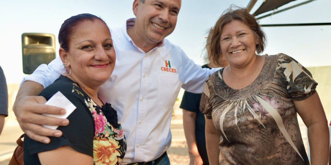 Entrega Toño Astiazarán tercera etapa de pavimentación de bulevar Las Quintas.