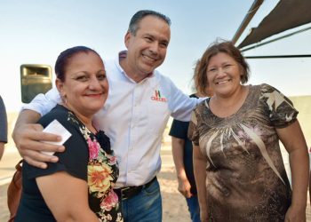 Entrega Toño Astiazarán tercera etapa de pavimentación de bulevar Las Quintas.