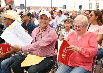 Infonavit entrega 500 escrituras a familias sonorenses.