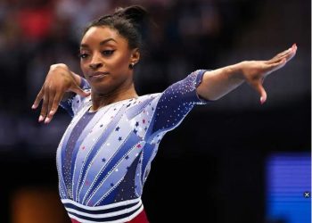 Simone Biles llega a París para reclamar su trono olímpico.