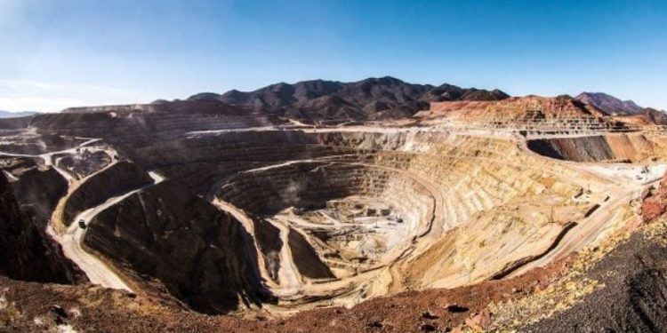 Sector minero cae 2% en 2023 y lo atribuye a políticas de AMLO.