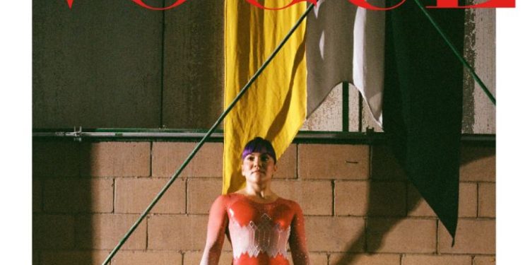 Alexa Moreno, gimnasta mexicana, aparece en la portada de Vogue México.