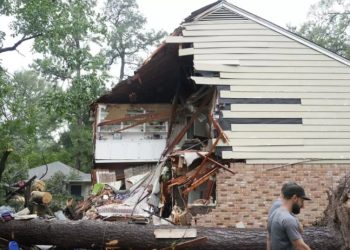 Al menos 8 muertos, millones sin electricidad y severas inundaciones: lo que deja Beryl tras su paso por Texas.