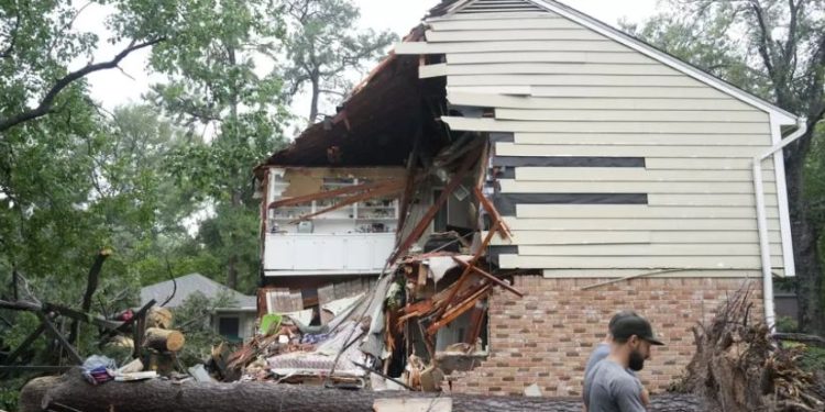 Al menos 8 muertos, millones sin electricidad y severas inundaciones: lo que deja Beryl tras su paso por Texas.