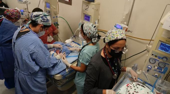 Nacen trillizas en Hermosillo; padres necesitan ayuda.