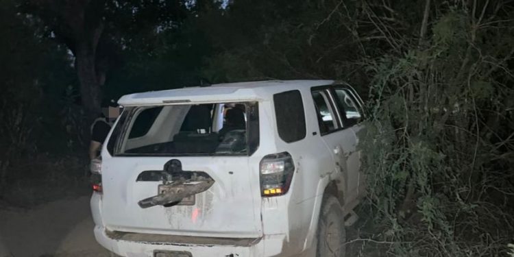 Aseguran fuerzas de seguridad en Vícam armas, granadas, cartuchos y un vehículo.